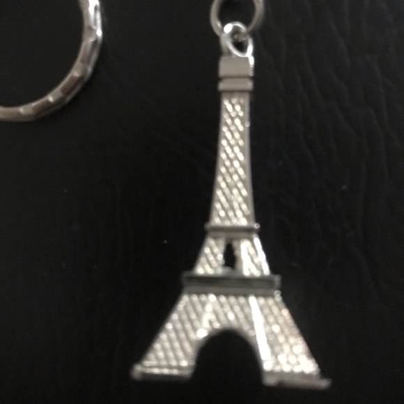 💗 Eiffel Tower 3D Silver Keychain NEW - Picture 2 of 4